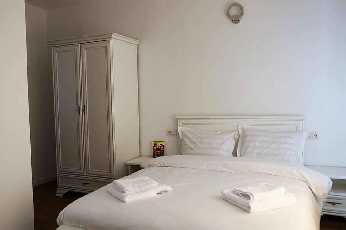 Casa Carmen Hotel โปเยนิเลซี ภายนอก รูปภาพ