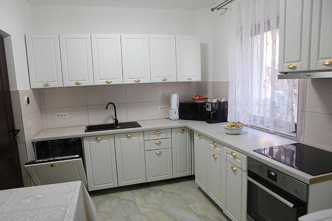 Casa Carmen Hotel โปเยนิเลซี ภายนอก รูปภาพ